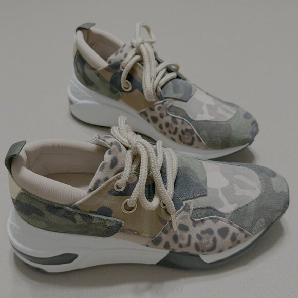 Steve Madden Women's CLIFF Sneakers, Camouflage w/ gold chrome accents, Size 7 - Picture 4 of 9